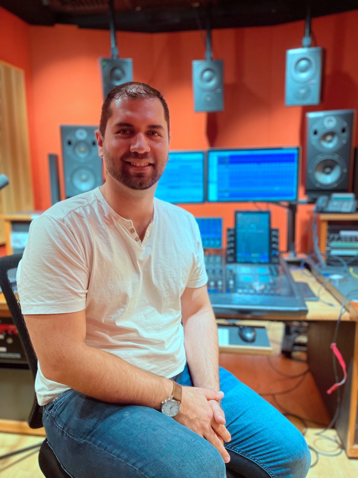 José David Vindas Mora en estudio de producción musical